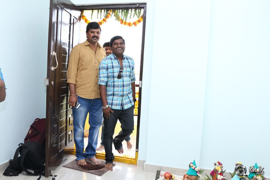 Celebrities-at-Dhanraj-House-Warming-Function